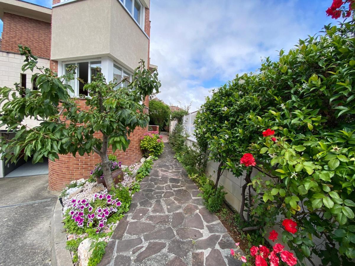 Casa Chalet Jardin Particular Ideal Grupos Y Familias Baranain Exterior photo